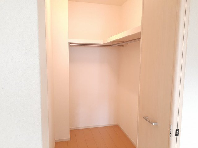 オー　ルージュＢの収納