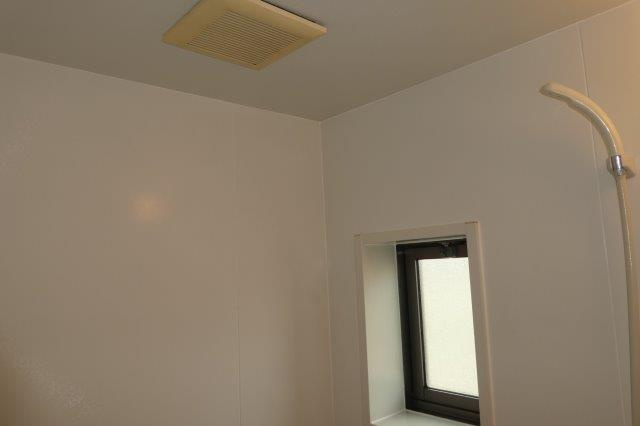 メテオールＣの浴室|浴室窓・換気扇