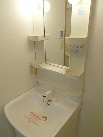 アヴァンティの洗面所|明るい洗面所です