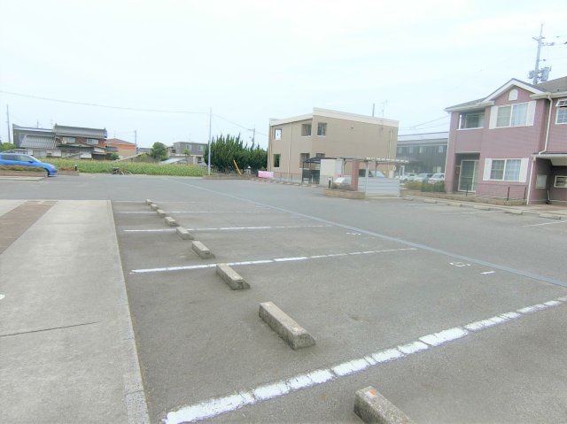 フェイバードパーク　Ｄ棟の駐車場