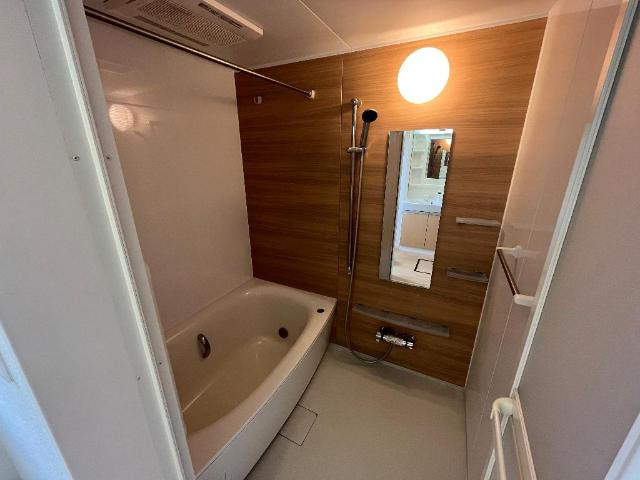 Ｆｌｏｒａｌ　Ｃｏｒｔ　（フローラルコート）の浴室|バス