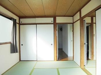 北町コーポ３号棟の居間・リビング|和室