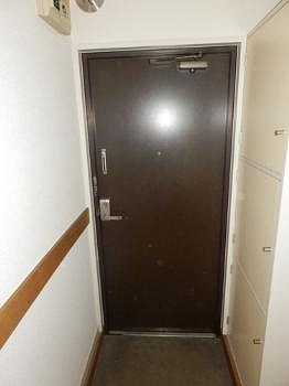 北町コーポ３号棟の玄関|玄関