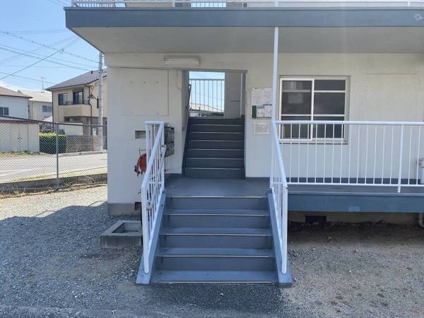 ビレッジハウス東二見2号棟のエントランス