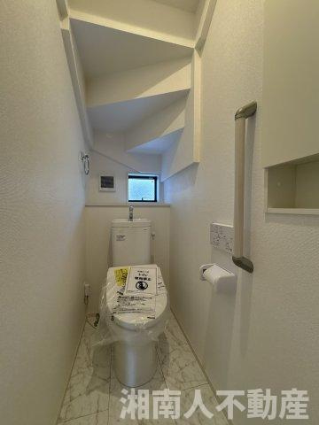 平塚市岡崎  新築戸建のトイレ|ゆったりとした空間のトイレです