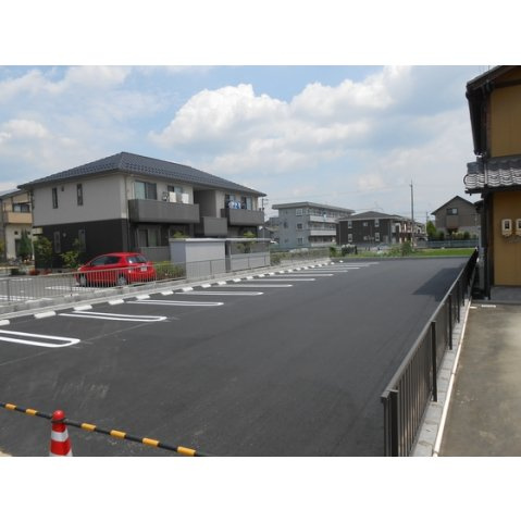大菅南服部駐車場の外観