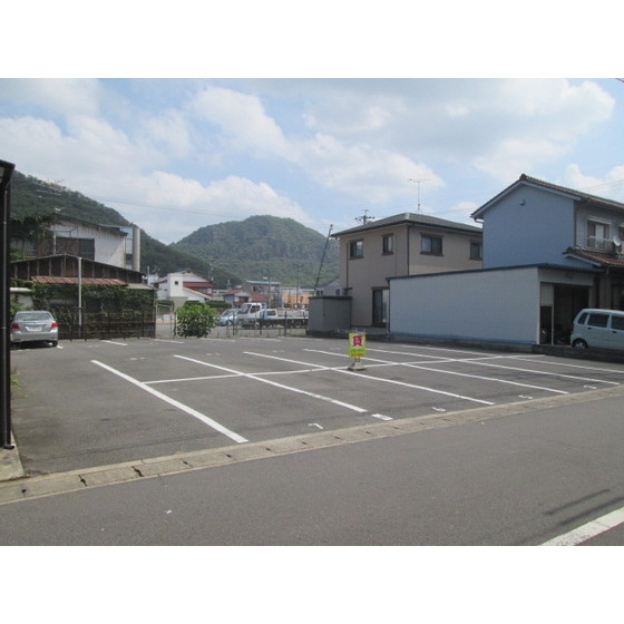 岐阜市織田塚町１丁目の駐車場の外観