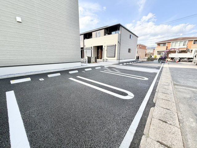 ヴェントフィオーレ　Ⅱの駐車場|駐車スペースもあります