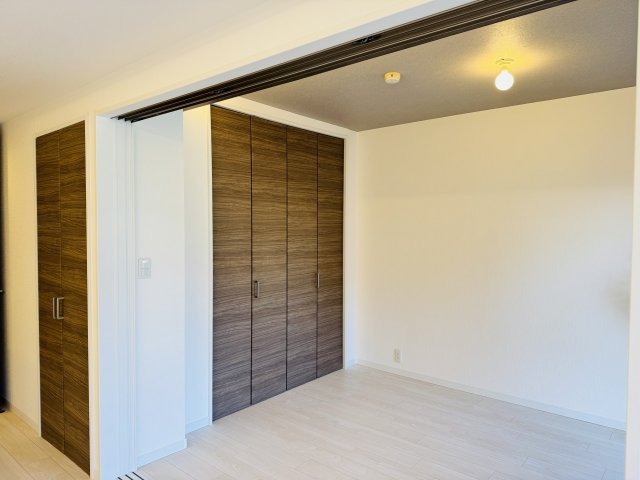 レールシティ八王子の子供部屋|～リビングに隣接している6.0帖の洋室です～