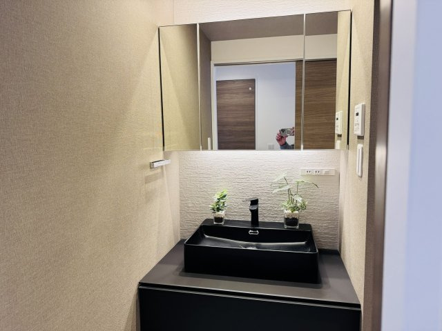 レールシティ八王子の独立洗面台|～新規交換済、オシャレな造作タイプのの独立洗面台～