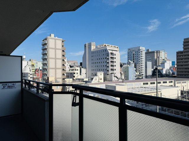 レールシティ八王子のバルコニー|～2ヶ所から出入り可能なバルコニーです～