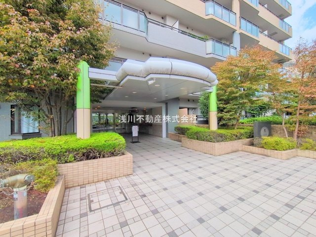 レールシティ八王子のエントランス|～管理形態は全部委託式、キレイにメンテナンスされているマンションです～