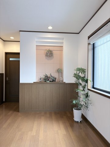 矢野南2丁目　一戸建ての玄関|玄関から洗面化粧台へ直接アクセスできるため、帰宅後すぐに手洗いやうがいができ、衛生的で暮らしやすい動線です。