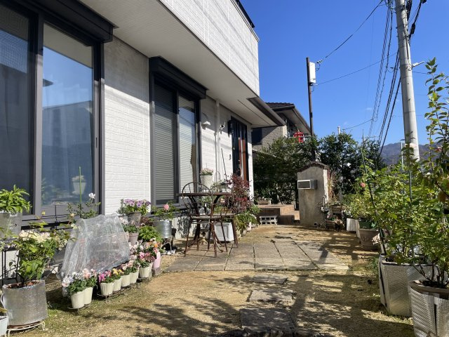 矢野南2丁目　一戸建ての庭|ガーデニングを楽しめる陽当たりのよい南東向きのお庭です。