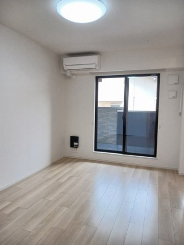 メゾン・ルピナスの居間・リビング|こちらの居間で趣味の時間をお楽しみください