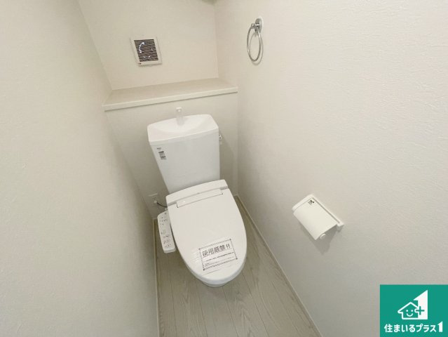 神戸市西区桜が丘中町　第2期　新築一戸建てのトイレ|1・2階の2ヶ所にあるので、朝の忙しい時間の順番待ちもなく、深夜の利用にも大変便利です。