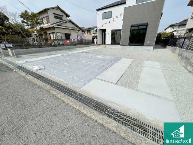 神戸市西区桜が丘中町　第2期　新築一戸建ての駐車場|並列３台駐車可能！ゆとりの駐車スペースで車庫入れもスムーズ！

