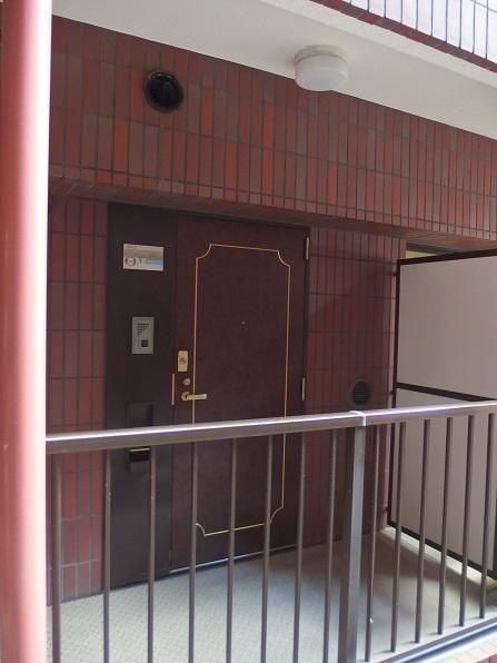 グランウフ保坂の玄関