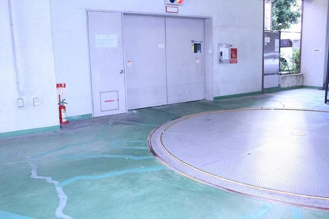 グランウフ保坂の駐車場