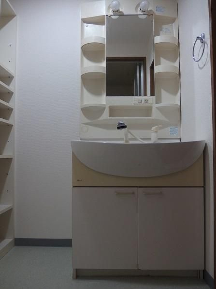 グランウフ保坂の独立洗面台