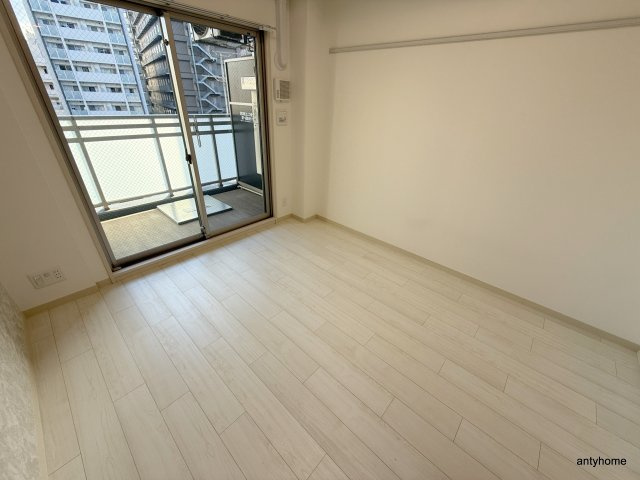 エステムコート難波サウスプレイスⅧハイド　仲介手数料無料の居間・リビング