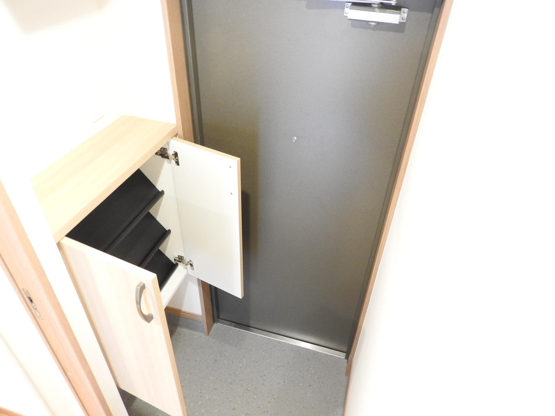 デ・クメール宝町の玄関