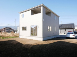 山梨市下石森 新築全2棟 2号棟 車並列2台×2列の合計4台