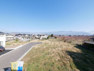 【展望】 | 山梨市下石森 新築全2棟 2号棟 車並列2台×2列の合計4台 | 二階から東側を望む