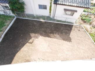 【展望】 | 山梨市下石森 新築全2棟 2号棟 車並列2台×2列の合計4台 | バルコニーより庭を望む