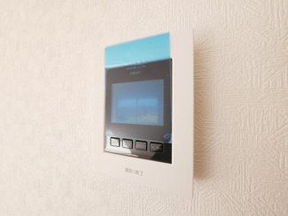 【セキュリティ】 | 山梨市下石森 新築全2棟 2号棟 車並列2台×2列の合計4台 | モニター付きインターフォン