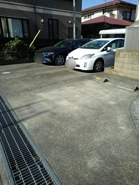 ブラン　グリシーヌの駐車場