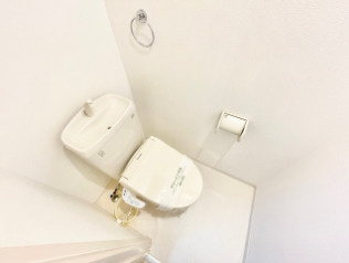 名古屋市瑞穂区井戸田町１丁目の一棟アパートのトイレ