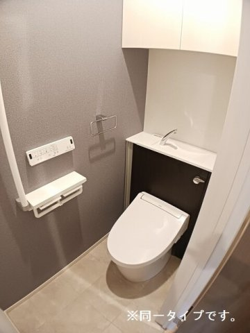 ルラシオンのトイレ|落ち着いた色調のトイレです