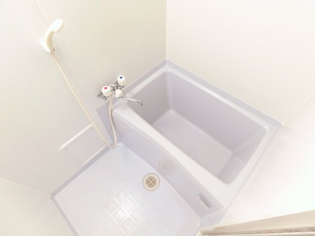 アンプルール茨木の浴室