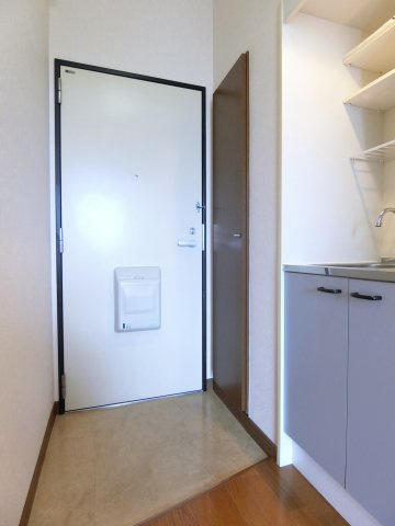 アンプルール茨木の玄関