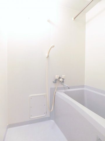 アンプルール茨木の浴室