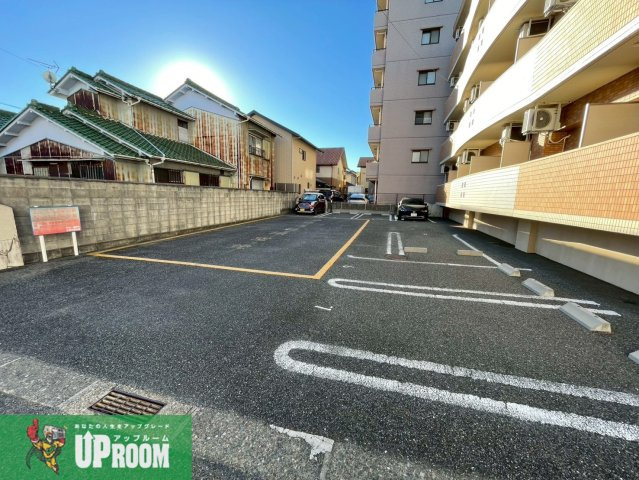 シンフォニー東新町の駐車場