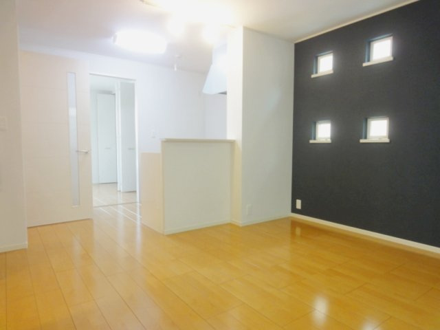 パラドール宝塚の居間・リビング|こちらのリビングで趣味の時間をお楽しみください