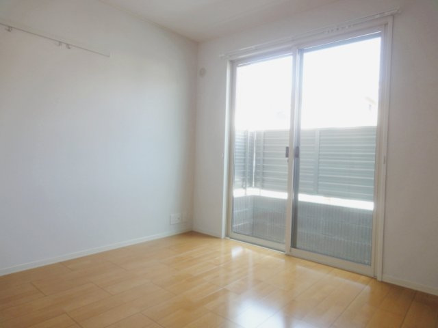 パラドール宝塚の居間・リビング|こちらのリビングで趣味の時間をお楽しみください