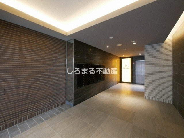 フォーリアライズ南堀江ヴィータのエントランス