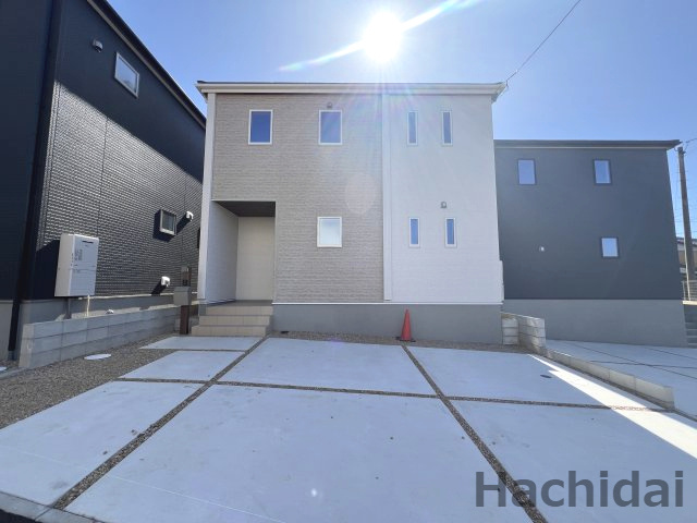 高浜市呉竹町第3　新築一戸建　＜2号棟＞の外観|ホワイトを基調とした落ち着いた色合い、シンプルなデザインの外観です。