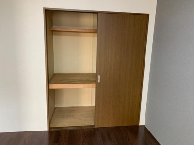 【収納】 | アムールエバーハイツ | リビング横の洋室収納