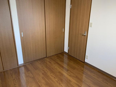 【内装】 | アムールエバーハイツ | 玄関横の洋室5帖