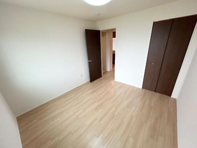 【内装】 | リュクス | 洋室