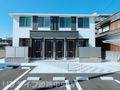 【外観】 | リュクス | 外観写真（昼）