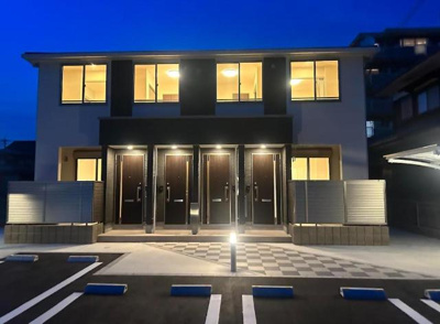 【外観】 | リュクス | 外観写真（夜）