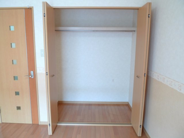 メルローズプレイスⅡの収納|クローゼットでたっぷり収納出来ますよ※お部屋は別のお部屋です