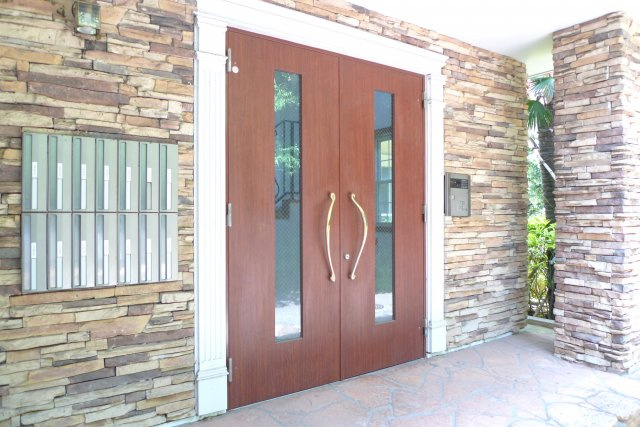 メルローズプレイスⅡのエントランス|オートロック完備で安心ですね