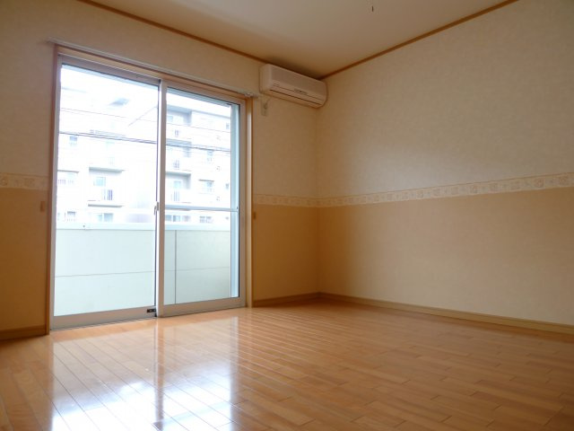 メルローズプレイスⅡの洋室|洋室８帖と広い間取りはレイアウトも楽しみですね※お部屋は別のお部屋です