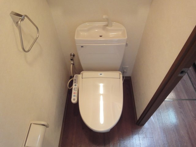 シャワー付きトイレ